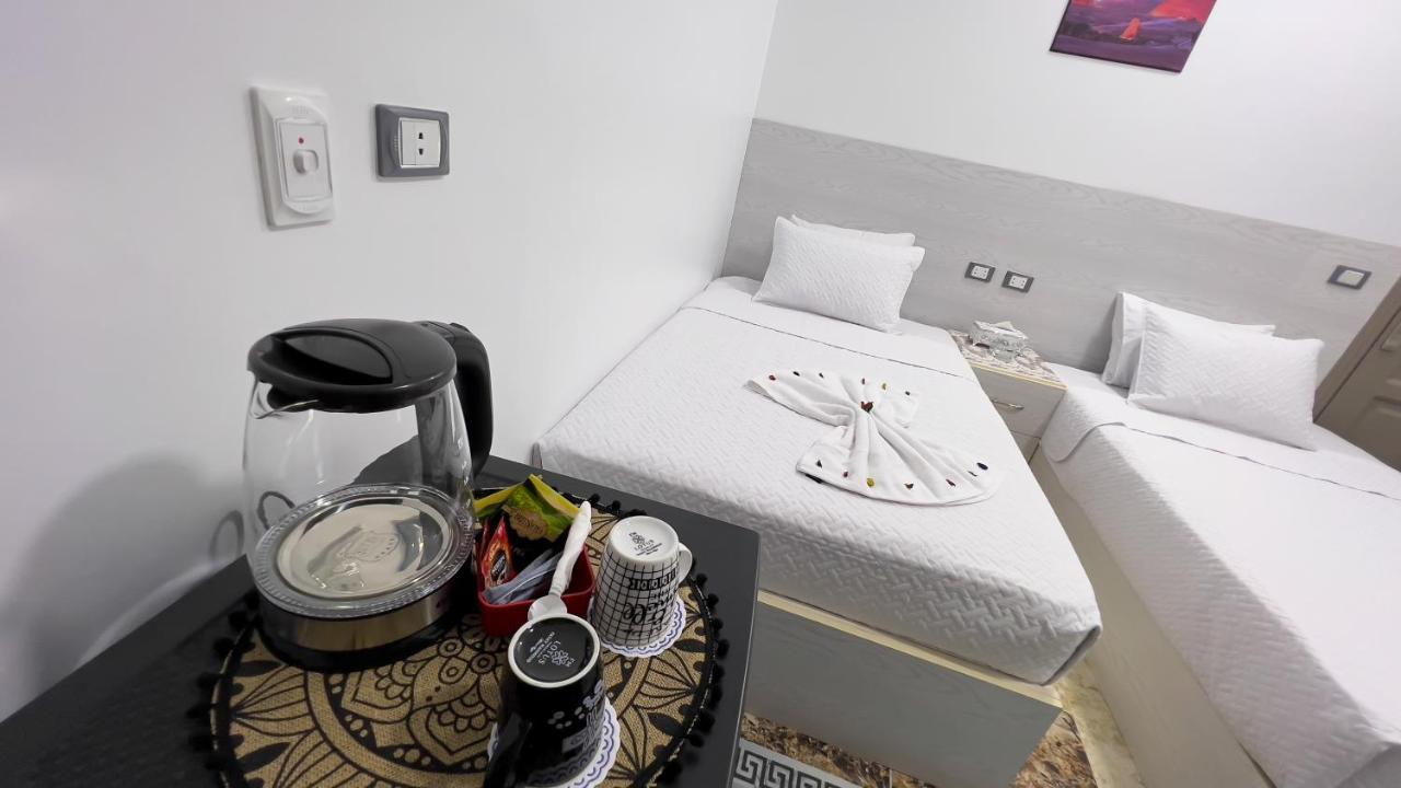 Couette-café Alaskapyramidsview Kafret el-Gabal